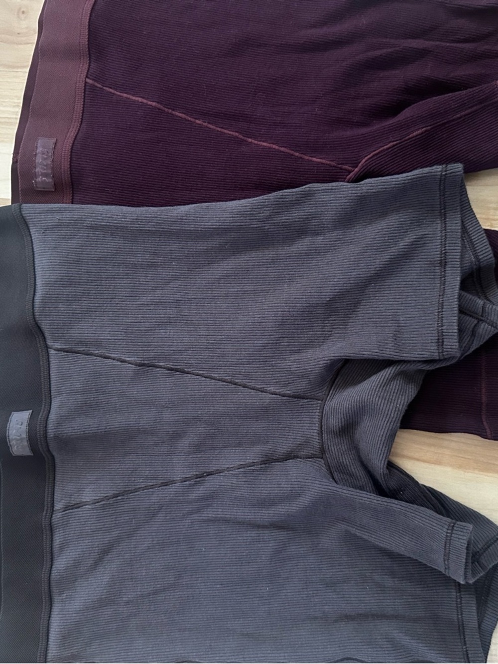 SKIMS 2 Womens Ribbed Boxer Shorts in Plum and Brown